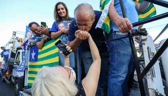 Sílvio Mendes em carreata na zona Sul de Teresina.