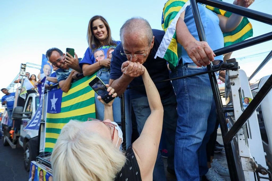 Sílvio Mendes em carreata na zona Sul de Teresina.