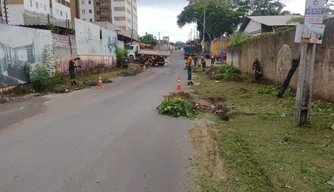 Prefeitura de Teresina realiza serviços de limpeza em todas as zonas.