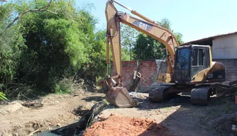 Galaria localizada no bairro Parque Jurema recebe limpeza.