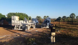 Acidente com caminhão de reboque em São João da Fronteira.