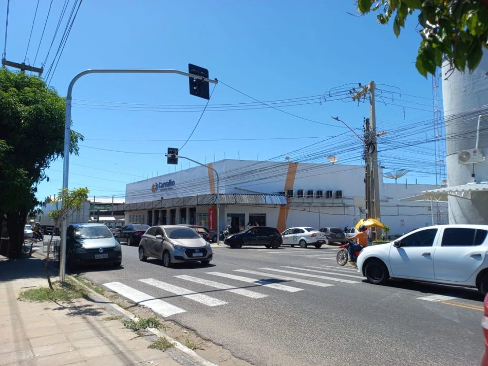 Semáforo é instalado na avenida Noé Mendes com a rua Jaime Fortes.