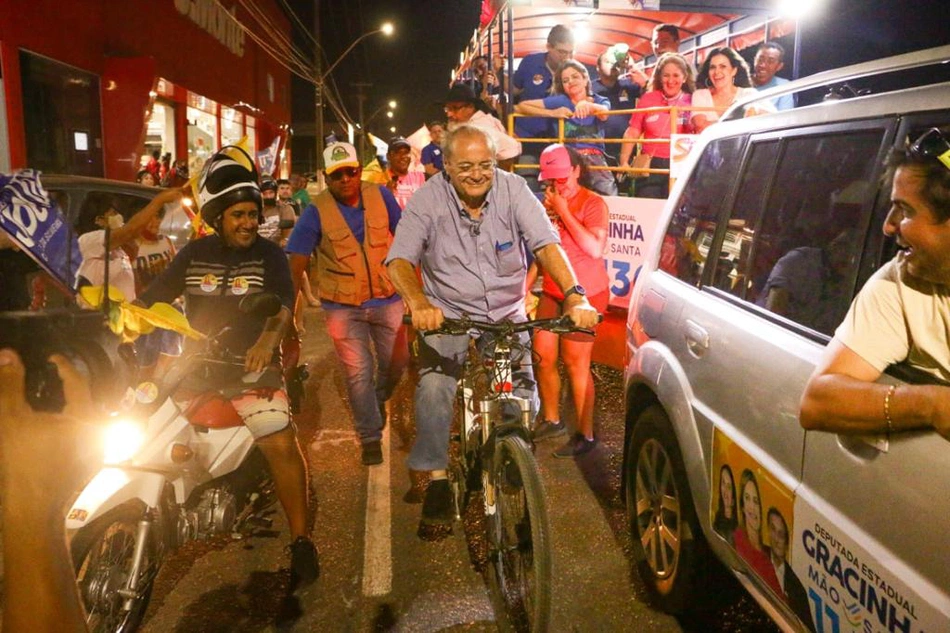 Sílvio Mendes participa de carreata em Parnaíba no litoral do Piauí