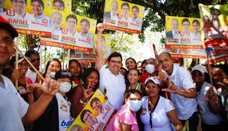 Rafael Fonteles participa de caminhada no Mocambinho