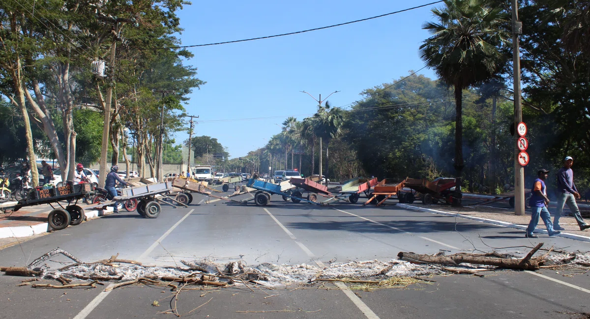 Manifestação dos Carroceiros em frente a Câmara municipal de Teresina