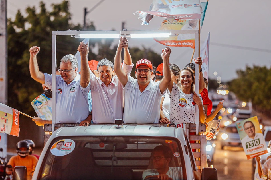 Rafael Fonteles e Wellington Dias em carreata no município de Parnaíba.