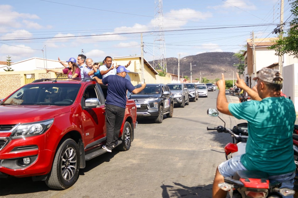 Sílvio Mendes, Iracema Portella e Joel Rodrigues em carreata de Simões.