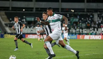 Botafogo bate em Coritiba e assume o 10º lugar no Brasileirão