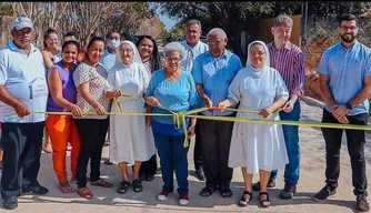 Governadora Regina Sousa inaugura calçamento no Sul de Teresina.