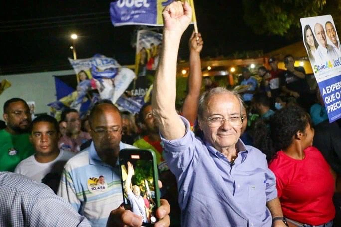 Sílvio Mendes, Iracema Portella e Joel Rodrigues participam de caminhada na zona Leste.