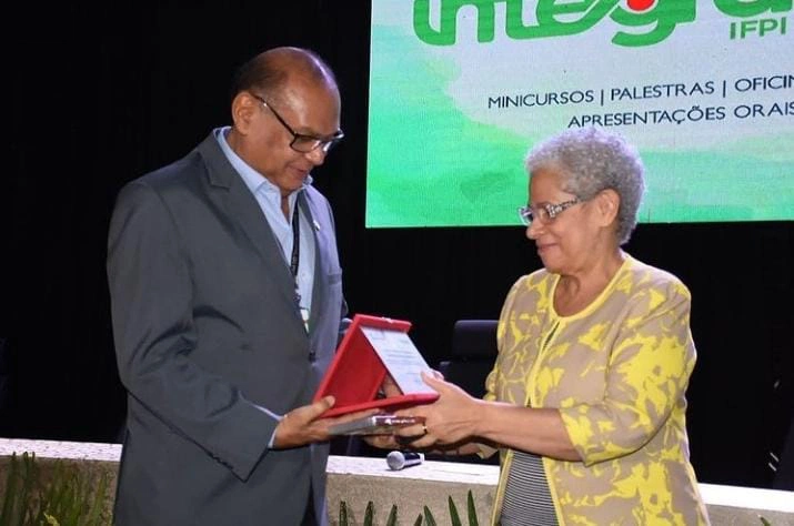 Governadora Regina Sousa é homenageada pelo Instituto Federal do Piauí.