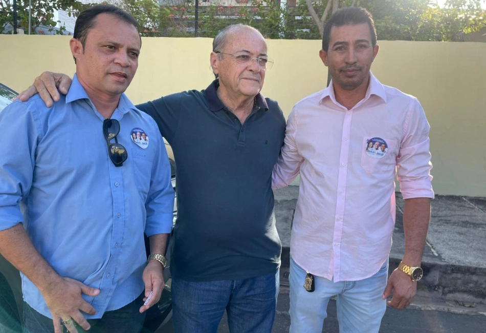 Sílvio Mendes e lideranças de Itainópolis.