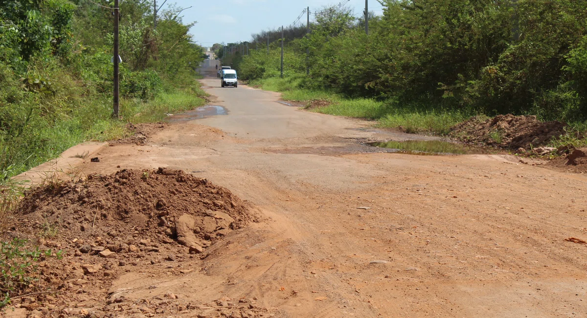 Obra inacabada na Av Dom Elder Câmara causa transtorno na zona Leste da capital