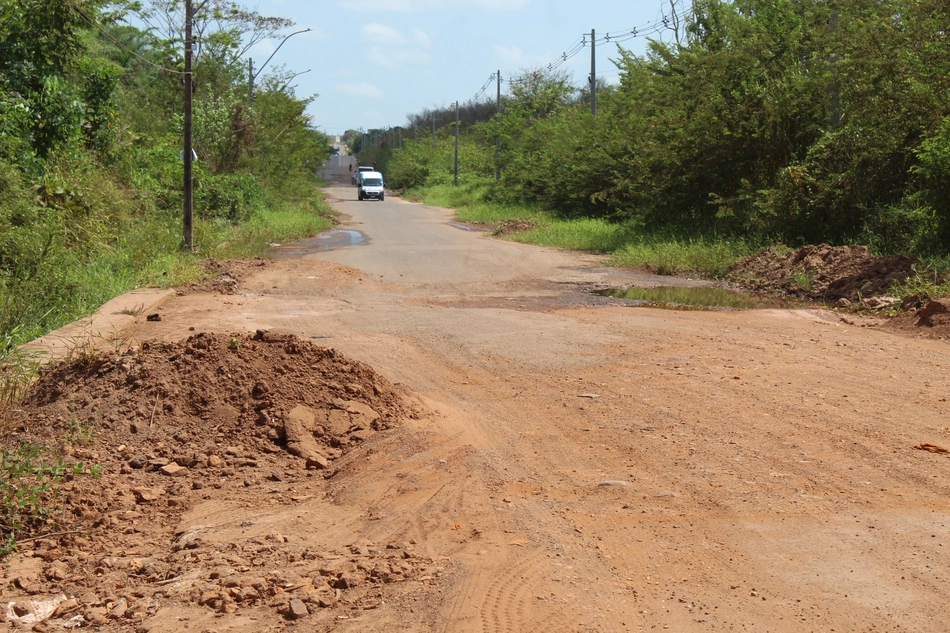 Obra inacabada na Av Dom Elder Câmara causa transtorno na zona Leste da capital