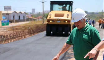 Elmano Férrer faz visita às obras finais do Viaduto do Mercado do Peixe