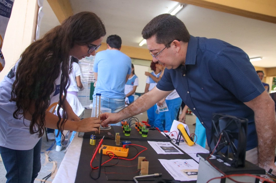 Escolas da Zona Sul de Teresina apresentam experimentos durante o V Circuito de Ciências.