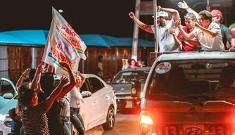 Os candidatos do PT promoveram uma carreata no município de Floriano nessa sexta.