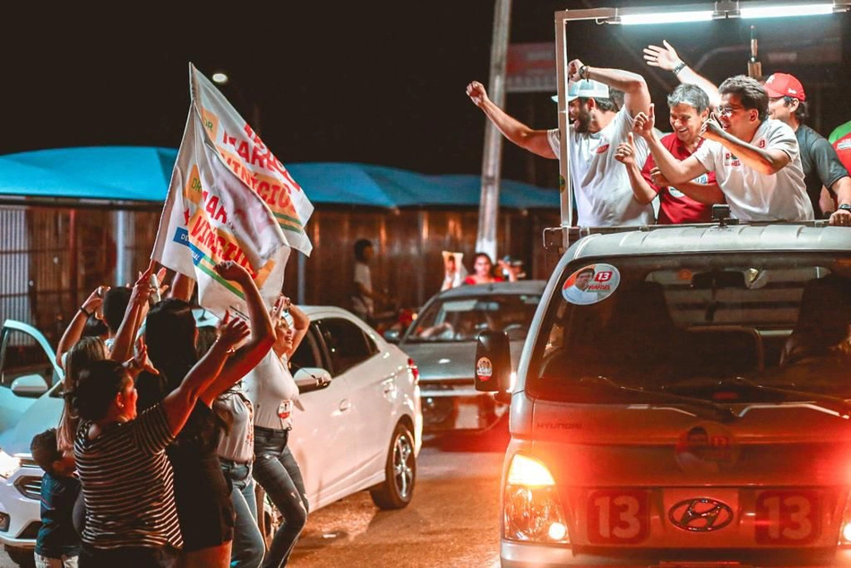 Os candidatos do PT promoveram uma carreata no município de Floriano nessa sexta.