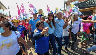 Silvio Mendes, Joel Rodrigues e Iracema Portella fazem caminhada em Parnaíba.