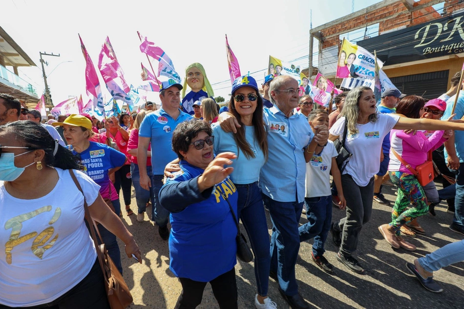 Silvio Mendes, Joel Rodrigues e Iracema Portella fazem caminhada em Parnaíba.