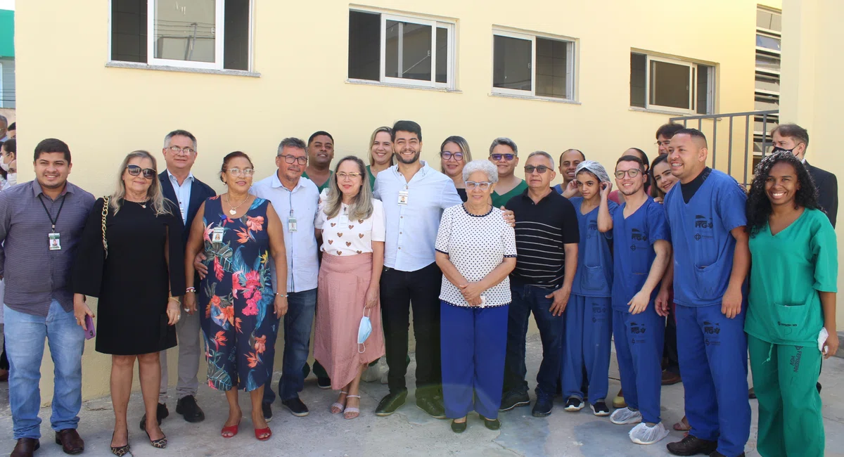 Inauguração da Farmácia Central e Dispensário de Medicamentos e a Lavanderia Hospitalar do HGV