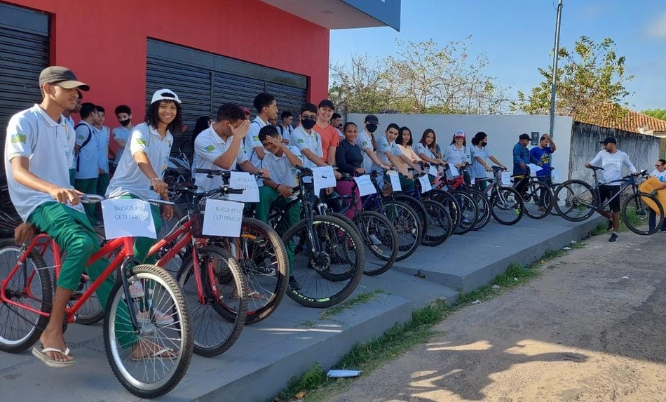 Estudantes participam de pedalada em União.