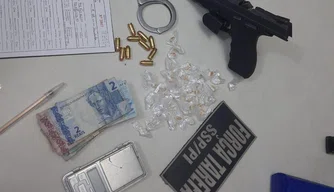 Homem é preso com pistola e crack na Vila Costa Rica.