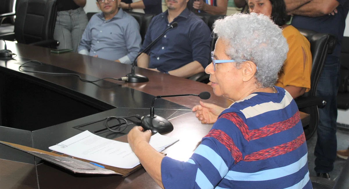 Governadora Regina Sousa assina promoção de professores