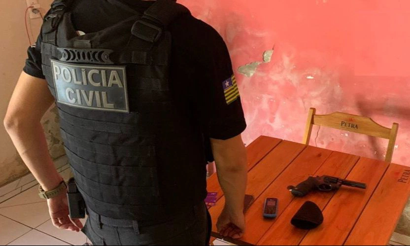 Polícia Civil prende homem com droga e arma em Teresina.