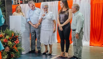 Regina Sousa participa de posse da nova diretoria do Sindicato dos Bancários.