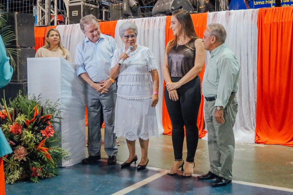 Regina Sousa participa de posse da nova diretoria do Sindicato dos Bancários.