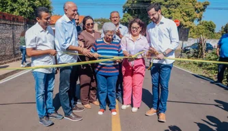 Governadora Regina Sousa inaugura obras na cidade de Altos.