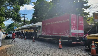 Ação alusiva ao Outubro Rosa, na Regional Leste