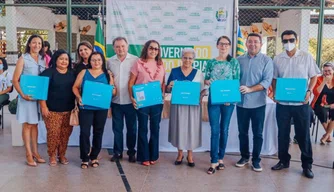 Governadora Regina Sousa em solenidade de entrega de Chromebooks.