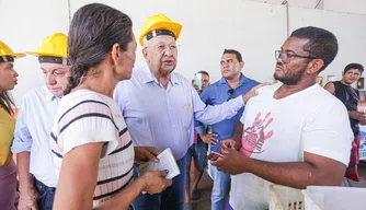 Prefeito de Teresina, Dr. Pessoa, visita obra do mercado do Peixe.