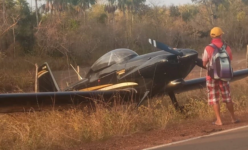 Avião faz pouso forçado em União