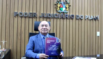 Entrega de prêmio para o TJPI