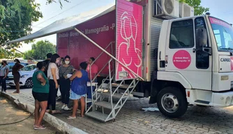 FMS realiza ação alusiva ao Outubro Rosa na Zona Leste.