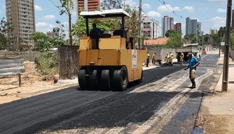 Pavimentação asfáltica em ruas da zona Leste.