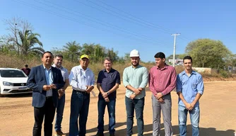 Dr. Pessoa visita obra na zona Sul de Teresina.