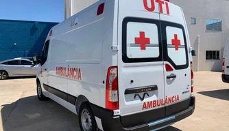 SAMU Teresina recebe três novas ambulâncias da FMS