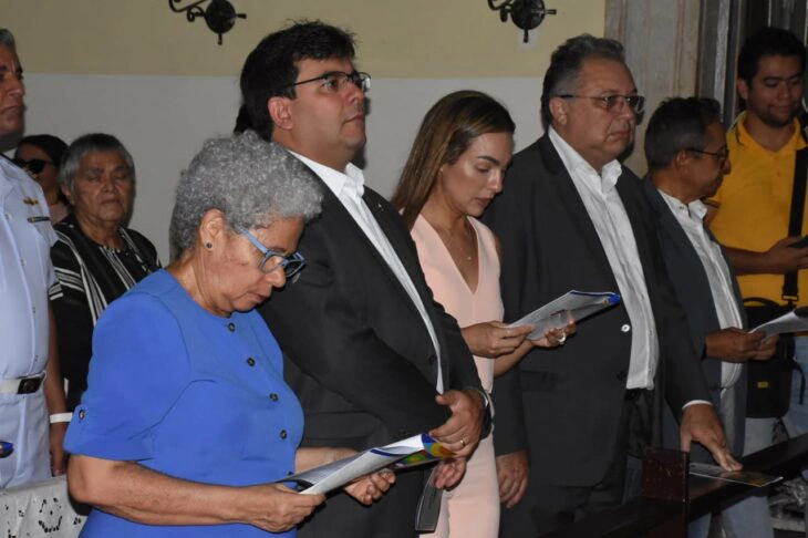 Regina Sousa e Rafael Fonteles prestigiam missa ao Dia do Piauí