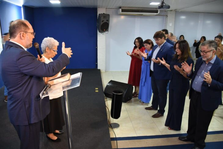 Regina Sousa em culto realizado em alusão ao Dia do Piauí