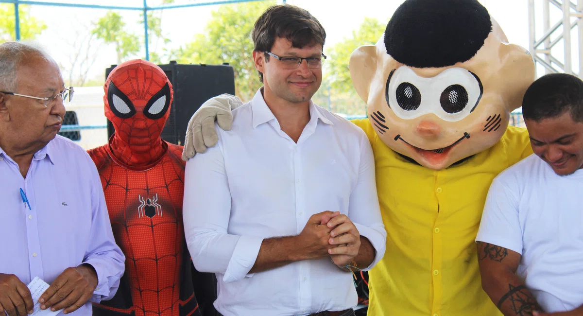 Dr. Pessoa visita lazer infantil na Santa Maria da Codipi