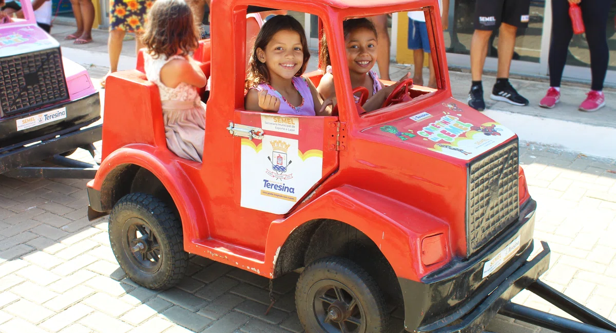 Dr. Pessoa visita lazer infantil na Santa Maria da Codipi