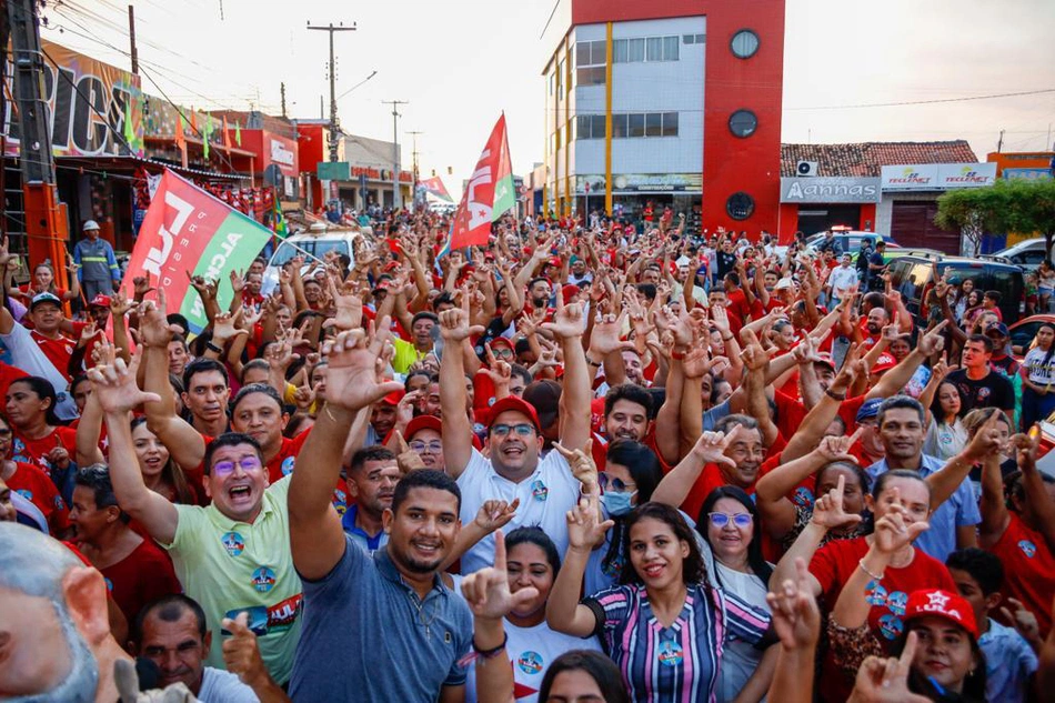 Rafael Fonteles participa de caminhada pró-Lula em Água Branca