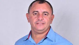 Prefeito Dejair Lima de Sousa.