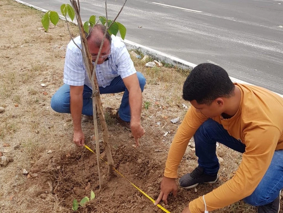 Semam promove projeto verde na Avenida Ulisses Marques.