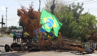 Manifestantes interditam trecho da BR-316 na zona Sul de Teresina