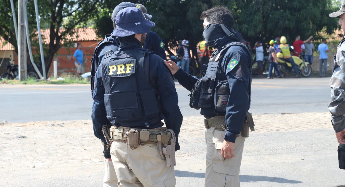 Manifestantes interditam trecho da BR-316 na zona Sul de Teresina